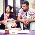 Aayesha Vindhara z rodzicami