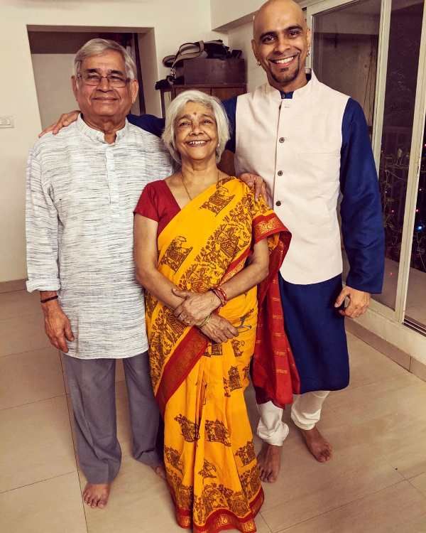 Raghu Ram avec ses parents