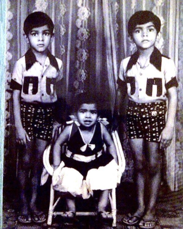 Raghu Ram con sus hermanos