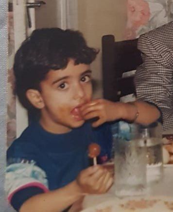 Али Гони в детството