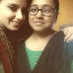 Nisha Nagpal koos emaga