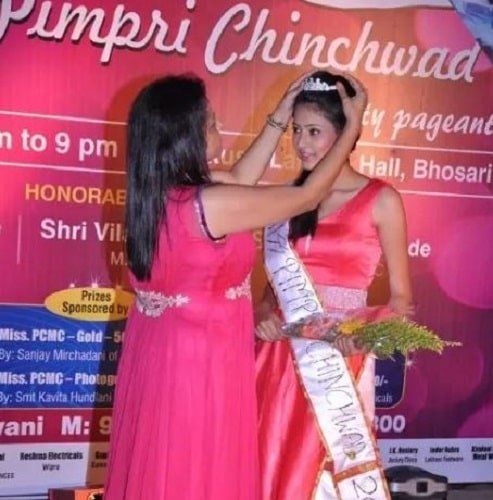 Shivangi Khedkar blir kronet som Miss Pimpri Chinchwad 2012