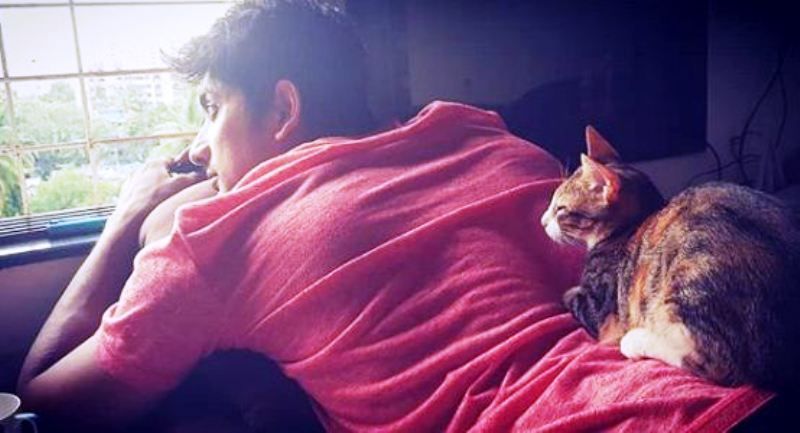 Fahmaan Khan với con mèo của anh ấy