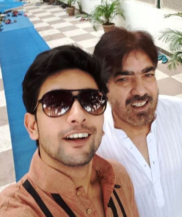 Fahmaan Khan và cha của anh ấy