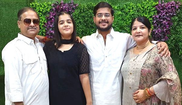 Annu Awasthi avec sa famille