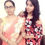 अपनी मां के साथ मधुश्री शर्मा