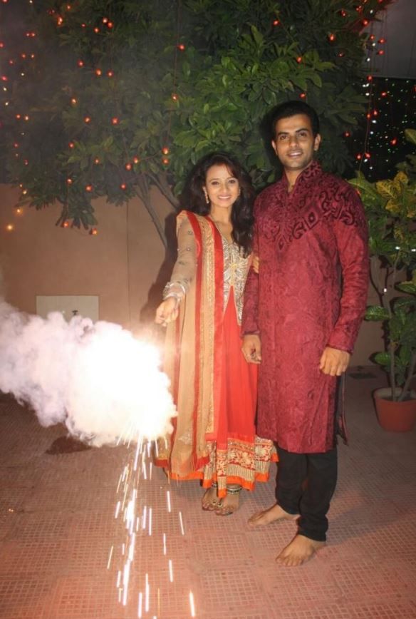 पंकज सिंह अपनी पत्नी के साथ