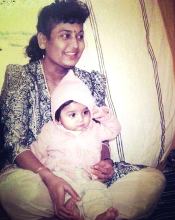 Tejasswi Prakash un viņas mātes attēls bērnībā