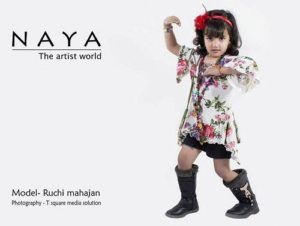 Ruchi Mahajan fent models per a la marca Naya