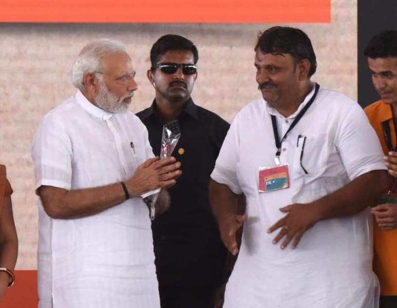 Shyam Sunder Paliwal kasama si Narendra Modi