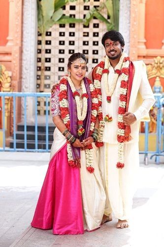 Rajeev bersama isterinya pada hari perkahwinannya