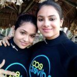 Deblina Chatterjee med sin søster Trisha Debarati Chatterjee