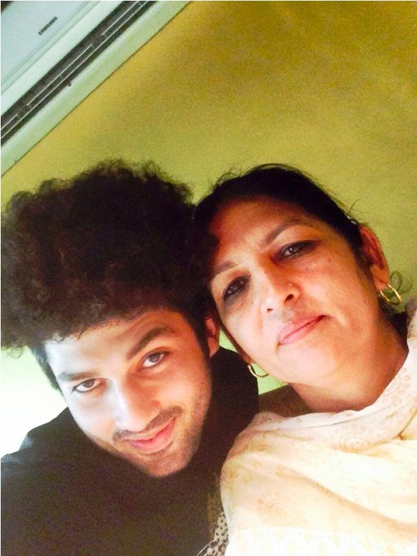 Ohm Kaliraman với mẹ của anh ấy