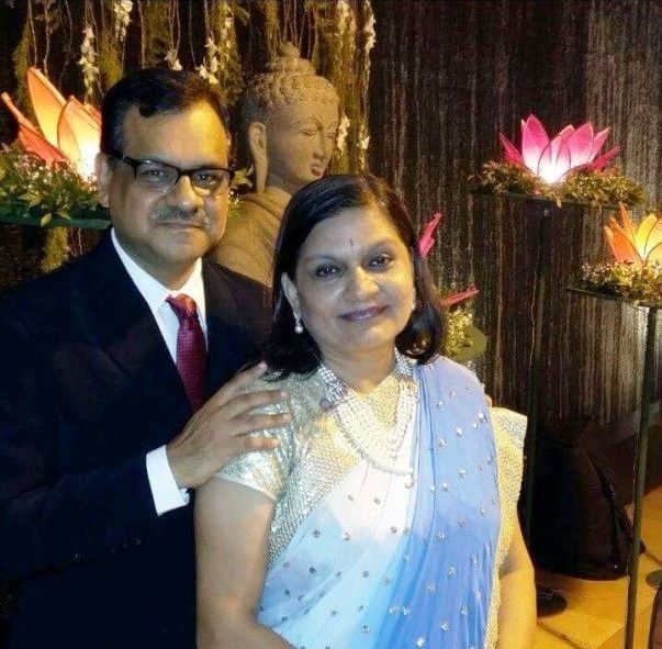 Сима Тапариа и њен супруг Ануп Тапариа