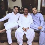 Fahad Mustafa với cha và anh trai