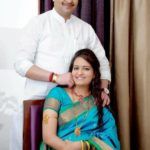 Ayushi Sharma, kocası Bhayyuji Maharaj ile birlikte