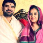 Shri Gaurav Krishna Shastri s svojo ženo