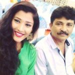 Nehal Chudasama cu tatăl ei
