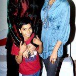 Sandip Soparrkar amb la seva dona Jesse Randhawa i el fill Arjun