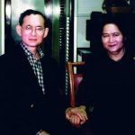 bhumibol-adulyadej-con-su-hermana
