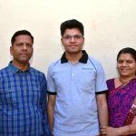 Kalpit Veerwal bersama orang tuanya