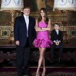 מלניה טראמפ עם בעלה ובנה בארון