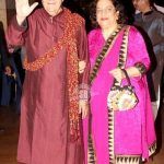 Uma Chopra con su esposo Prem Chopra