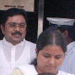 ttv-dhinakaran-com-sua-esposa