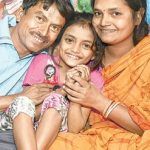 Sonali Majumdar mit ihren Eltern
