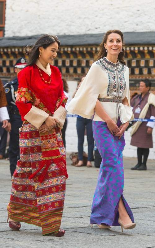 Kasama ni Queen Jetsun ang Duchess of Cambridge sa kanyang pagbisita sa Bhutan