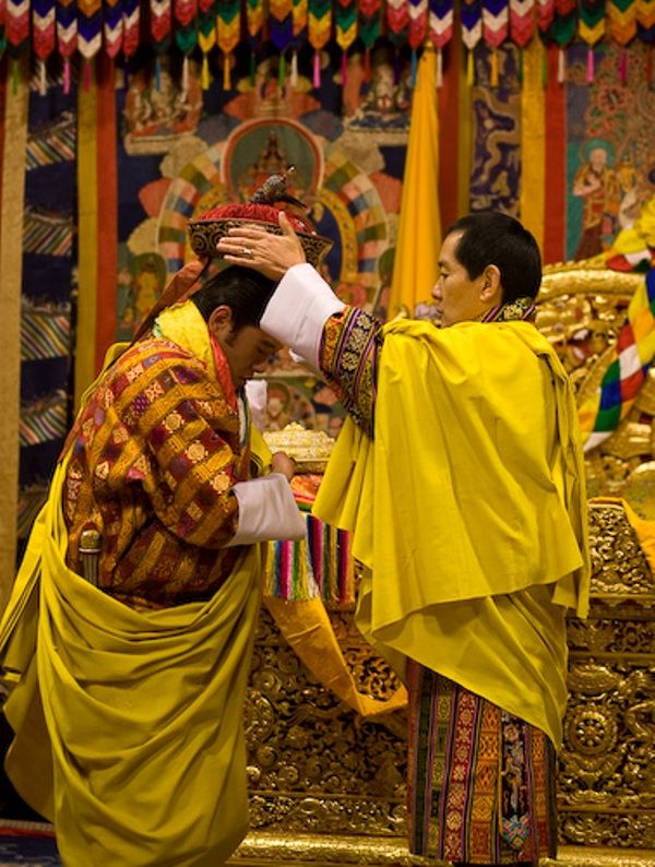 Принц Хесар коронясан за новия крал на Бутан