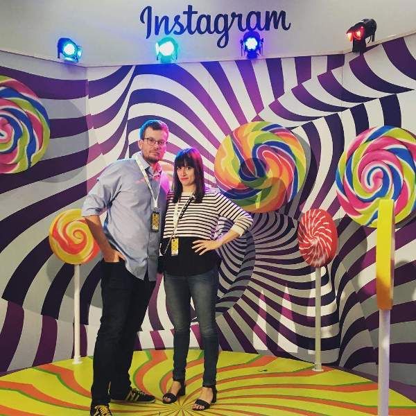 Джон Грийн на VidCon 2016 със съпругата си
