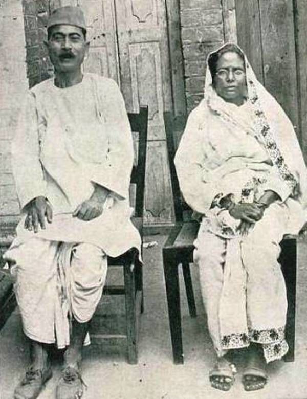 Премчанд с втората си съпруга Шиварани Деви